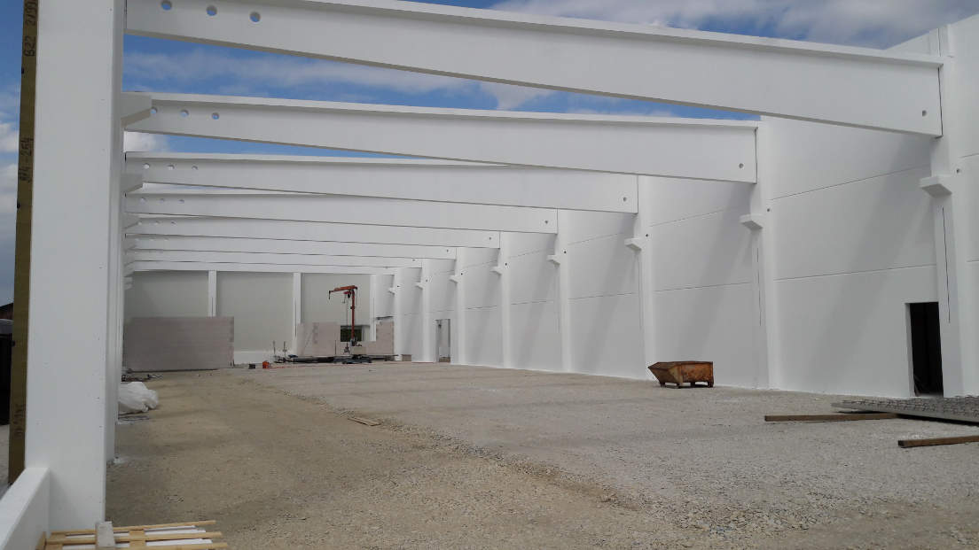 Neubau Produktionshalle mit Bürotrakt, Regallager und Formenbau